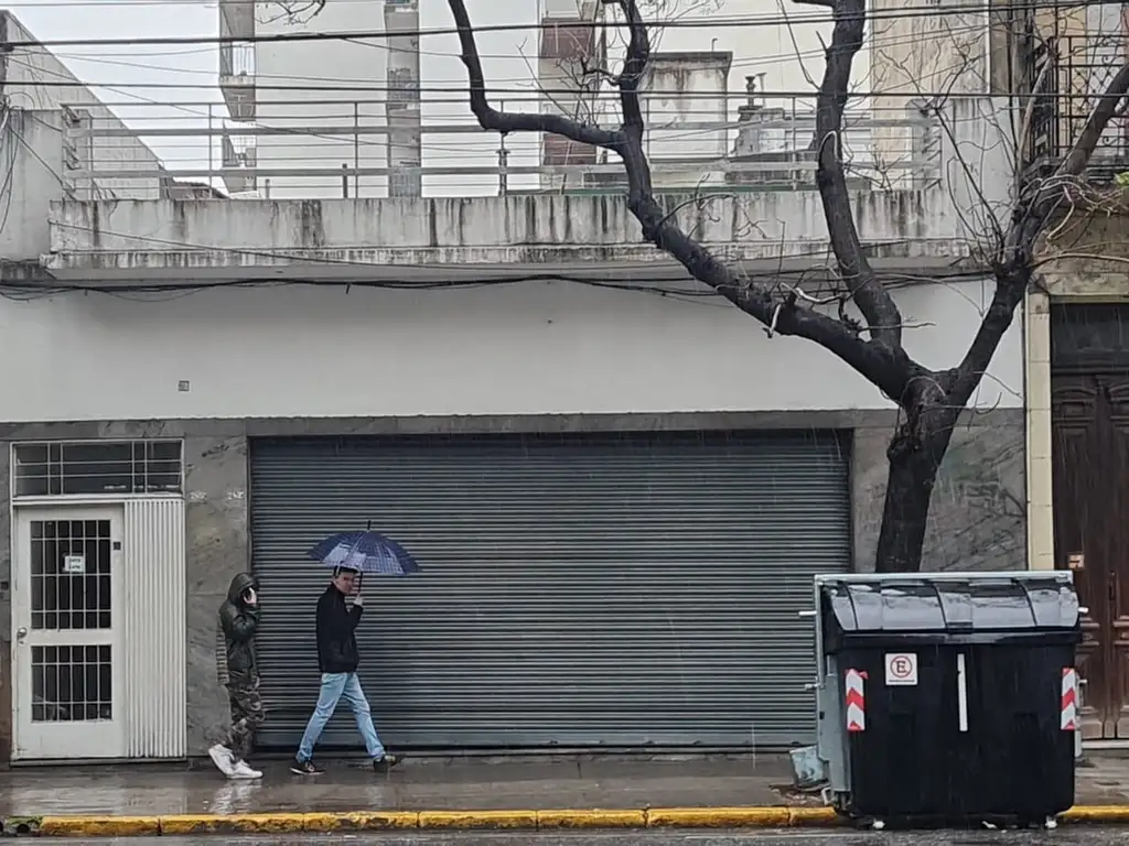 Terreno sobre Av San Juan, casi esquina Alberti