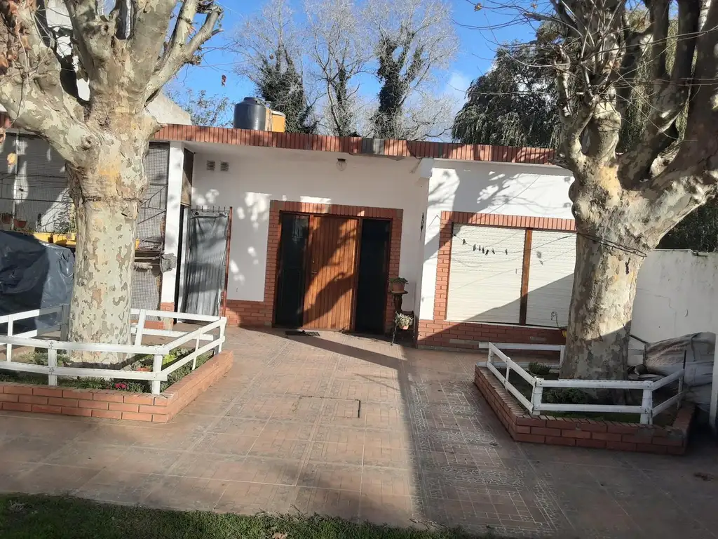 Casa con depto en Santa Teresita