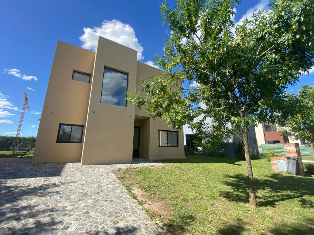 Casa en venta, Barrio Araucarias, Puertos. Escobar