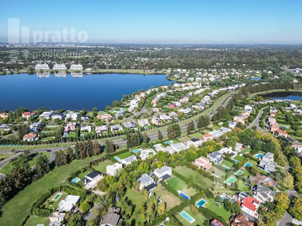 Terreno en venta al Rio en Santa Catalina