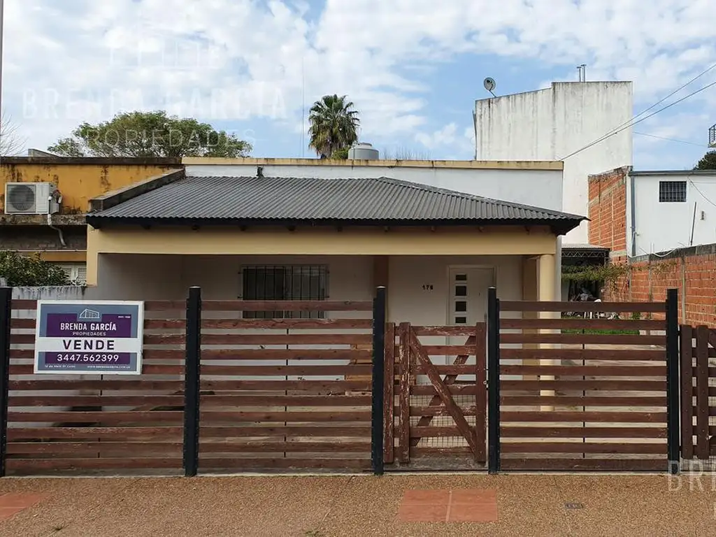 Casa Céntrica En Venta - Colon