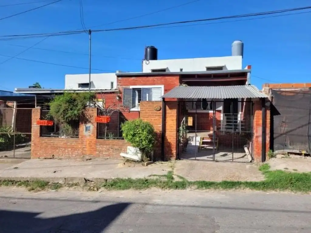 Casa de 2 dormitorios con jardín y quincho! San Lorenzo 219 – Victoria, Entre Ríos