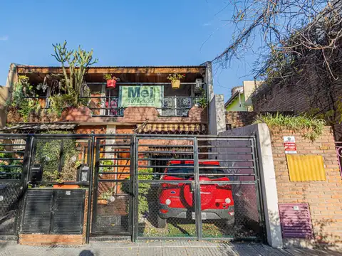 Duplex de 4amb con cochera, patio con parrilla. Sin expensas