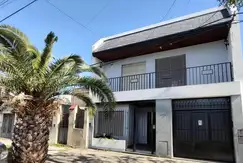 Casa en venta - 3 Dormitorios 4 Baños - Cochera - 337Mts2 - La Plata