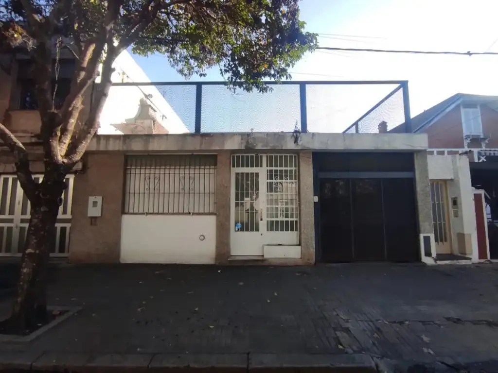 Hermosa casa de 3 dormitorios + 2 consultorios al frente