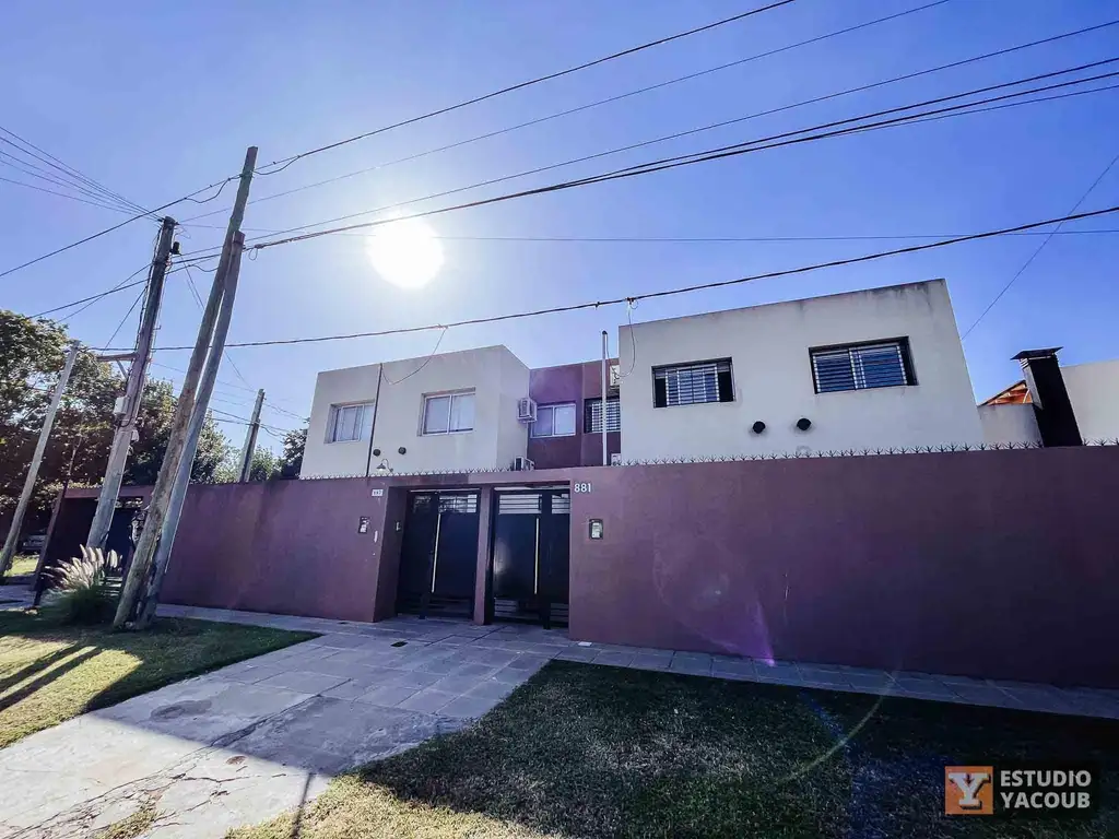 Casa en venta - 2 dormitorios 2 baños - cochera - 160mts2 - Villa Elisa, La Plata