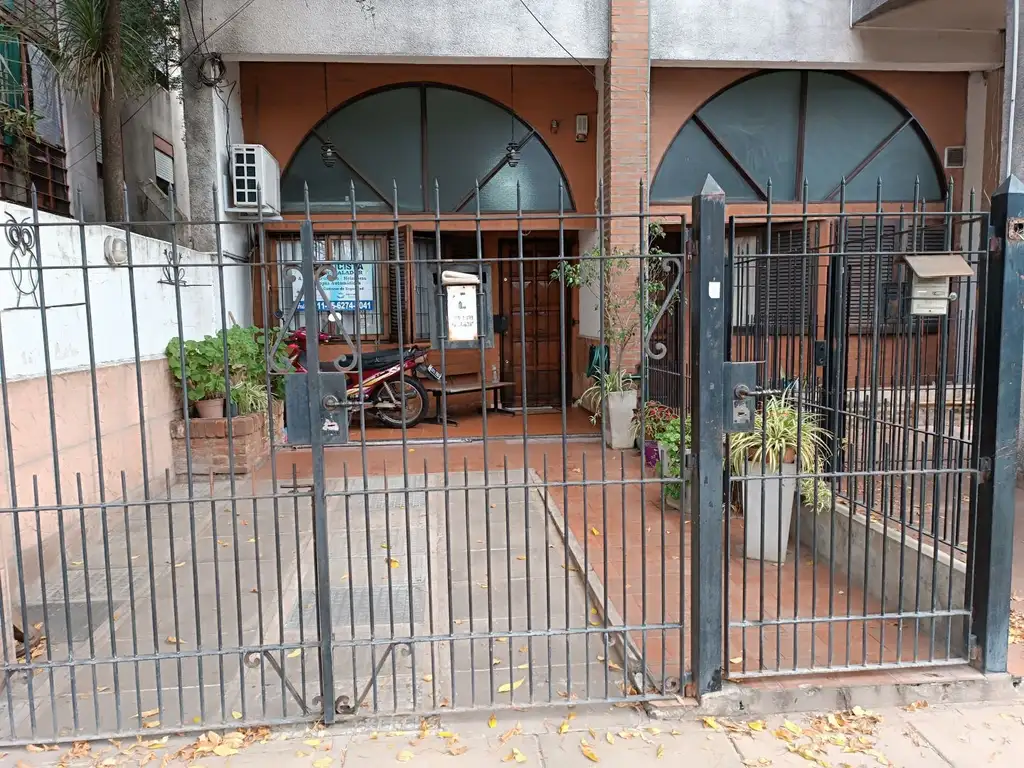 VENTA CASA 3 AMBIENTES EN MERLO CON COCHERA