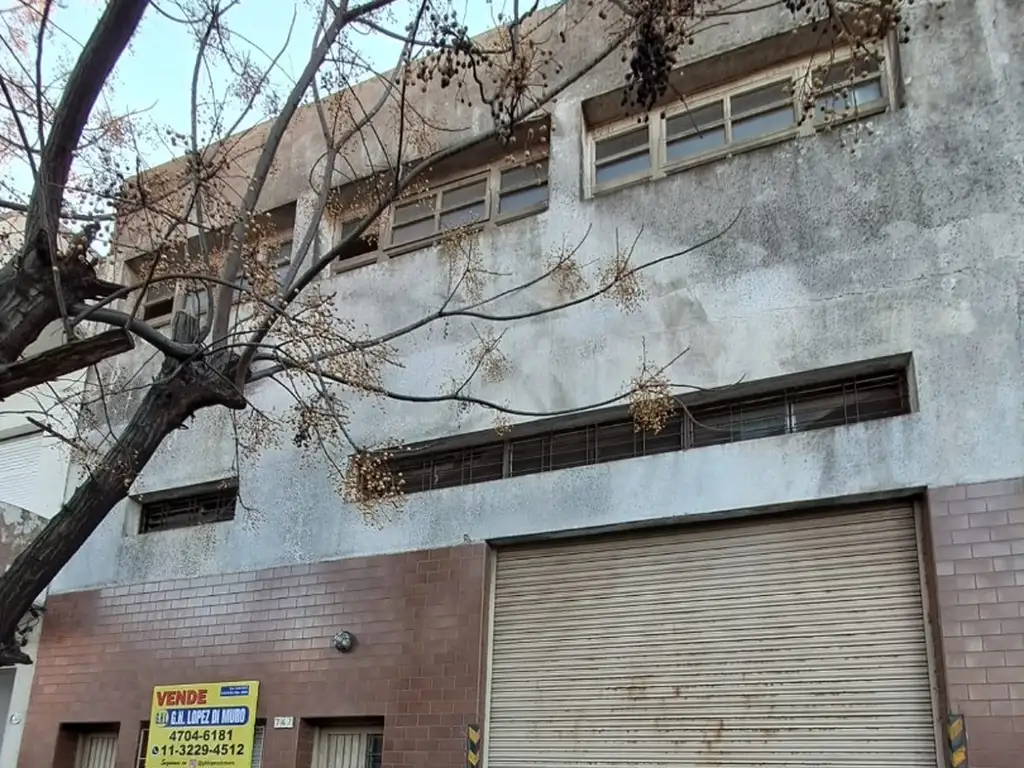 GALPON EN 2 PLANTAS DE 287,30MTS2 CUBIERTOS CON OFICINA, ENTREPISO Y FONDO LIBRE.