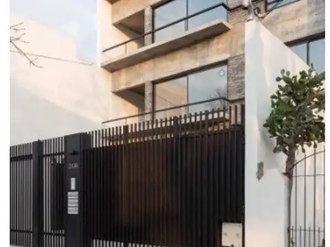 EXCELENTE SEMIPISO A ESTRENAR, 2 AMB,CONASCENSOR,BALCON,TERRAZA PROPIA Y PARRILLA ,DETALLES DE CATEG