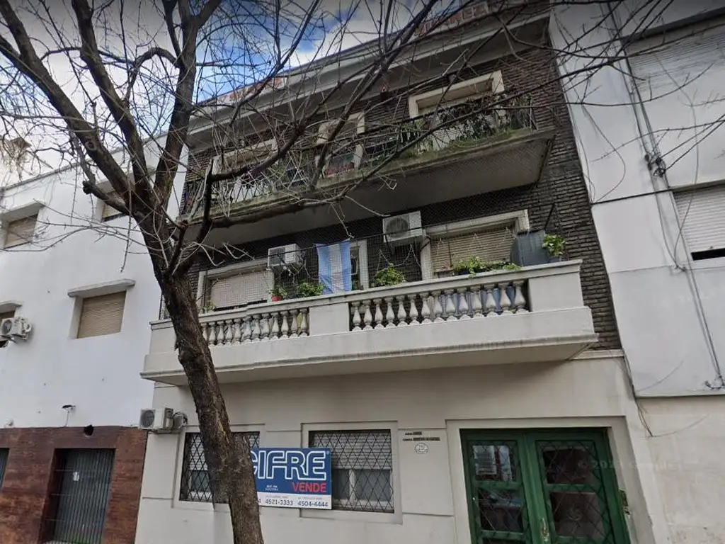 BAJÓ DE PRECIO! Departamento 2 ambientes a la venta en PB al frente  con patio