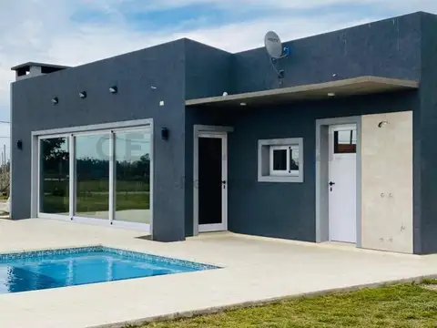 Calle Las Calandrias entre 6 y 5 - Casa en Venta, Las golondrinas, La Plata - Foto 0