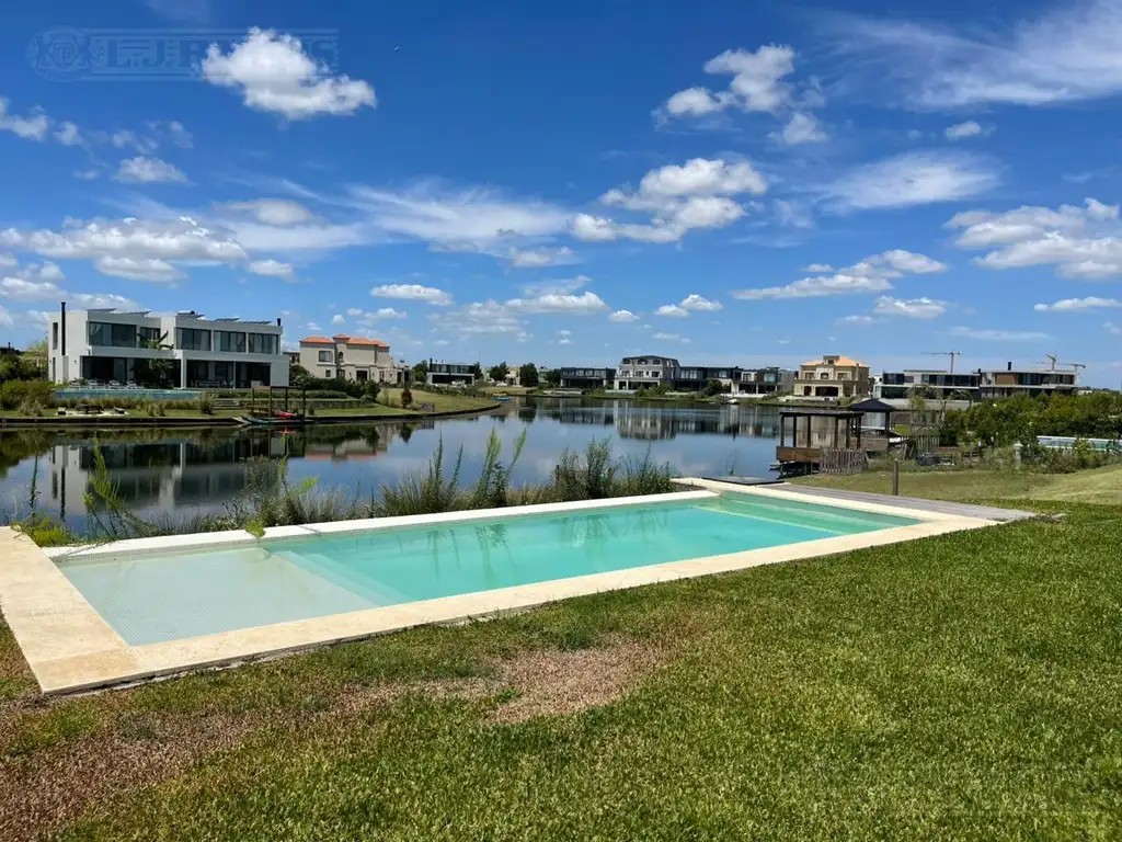 Casa al lago en venta en el barrio Muelles, Puertos / Escobar