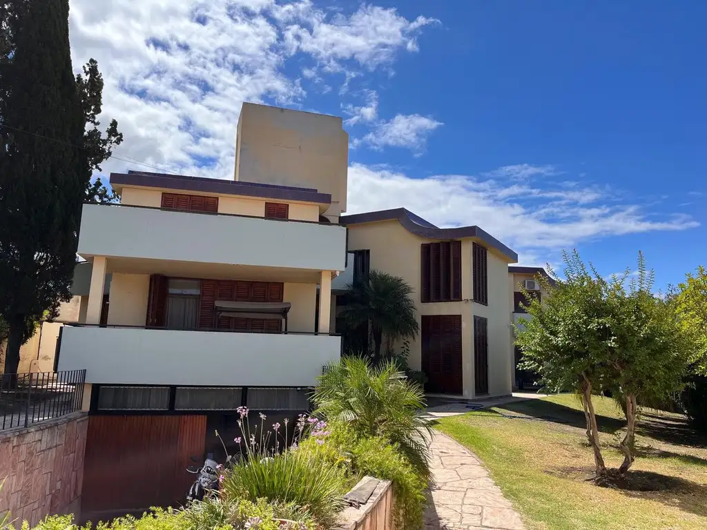 VENTA CASA RESIDENCIAL AV. GALINDEZ 4  DORMITORIOS