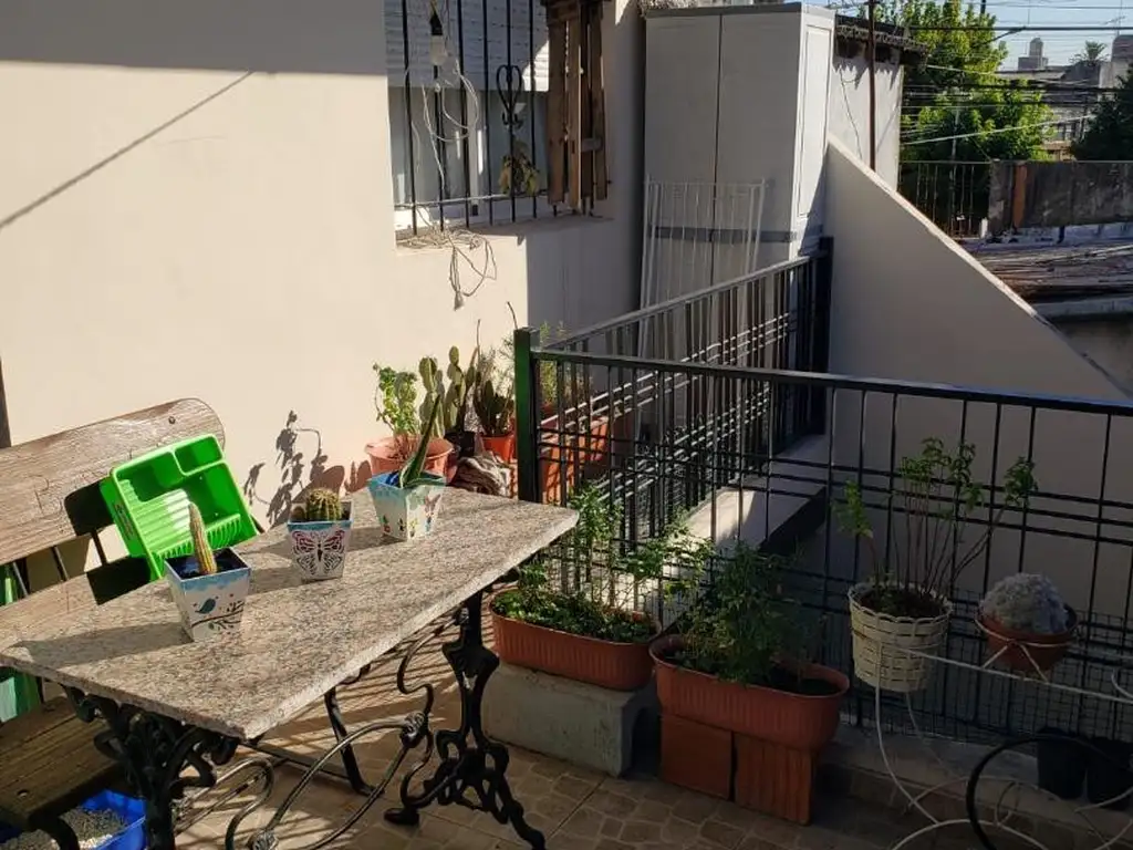 VENTA PH 6 AMBIENTES DOS PLANTAS BALCON Y PATIO