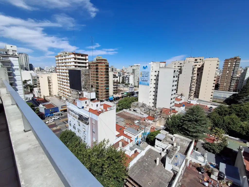 Semipiso 2 amb. Balcon aterrazado. Vista abierta.Toilete. Excelente Ubicacion