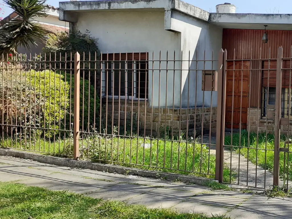 CASA SOBRE AMPLIO LOTE DE 3 AMBIENTES EN ITUZAINGO NORTE (3178)