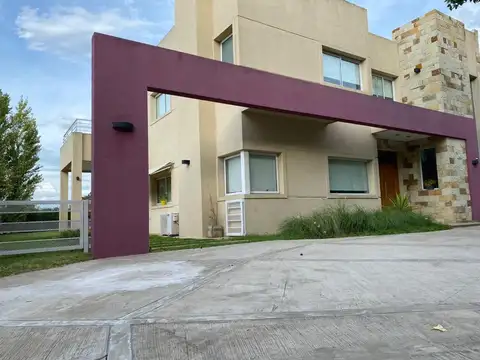 Casa en Alquiler en Las Cañuelas Club de Campo - 3 dormitorios