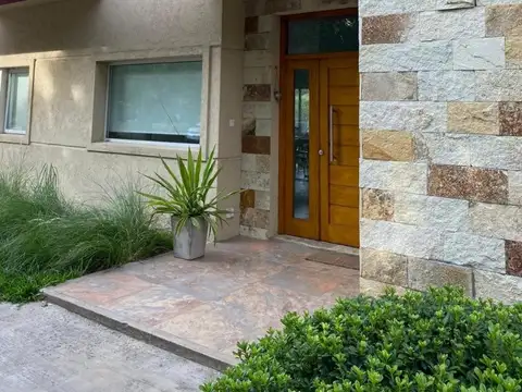 Casa en Alquiler - 3 dormitorios - USD 1.500