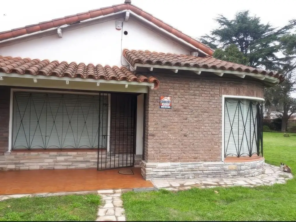 Casa en venta - 3 Dormitorios 2 Baños - Cocheras - 1.465Mts2 - Longchamps, Almirante Brown