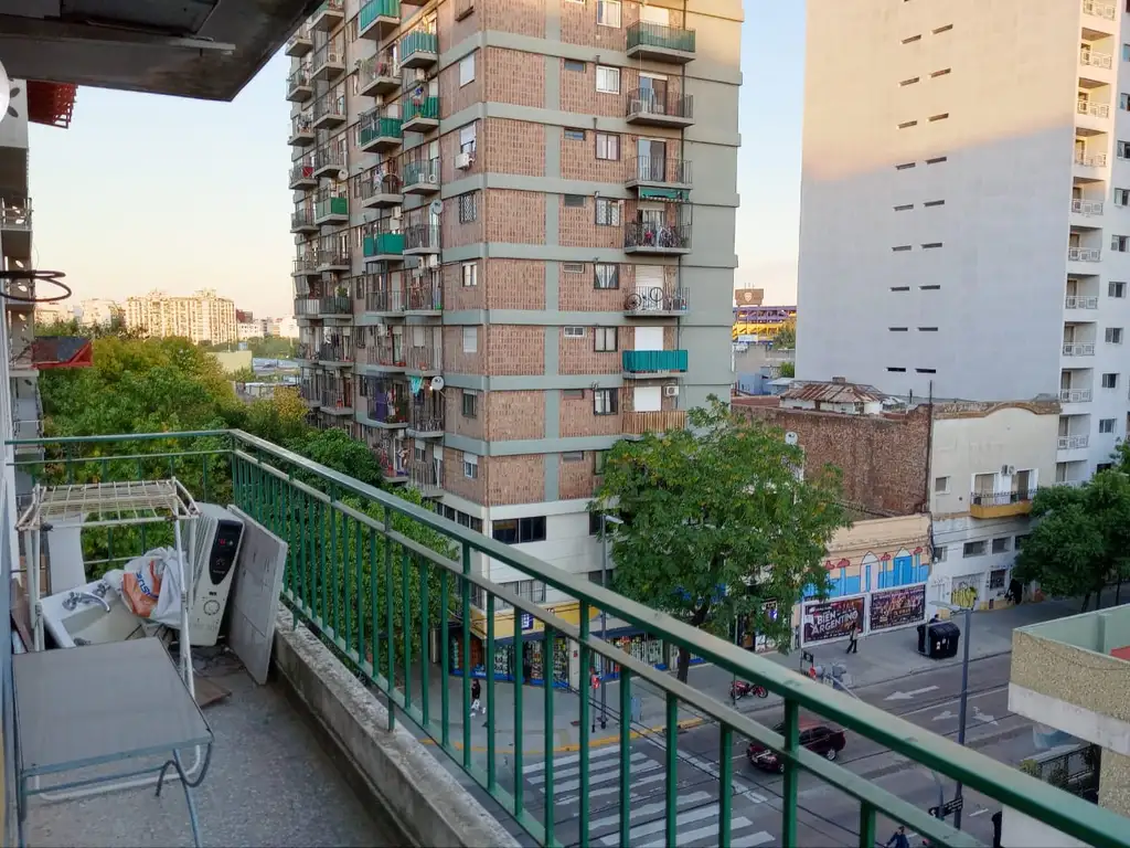 2 AMBIENTES AL FRENTE CON BALCON MUY LUMINOSO