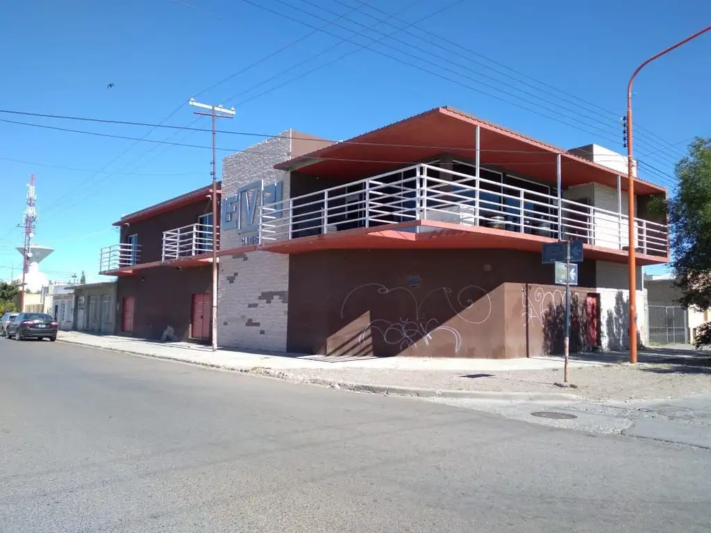 VENTA de Gran Local en esquina céntrica, Pico Truncado