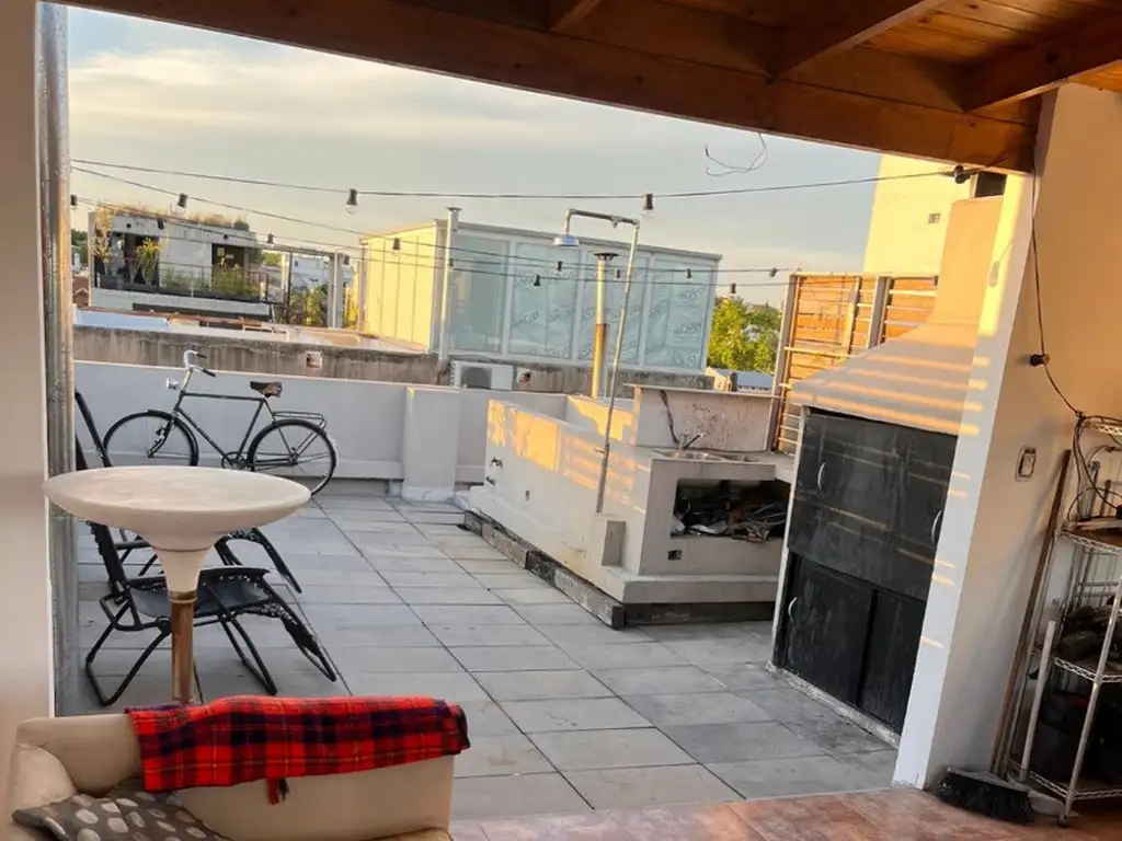 EXCELENTE DEPARTAMENTO CON PARRILLA, TERRAZA Y COCHERA DE 3 AMBIENTES