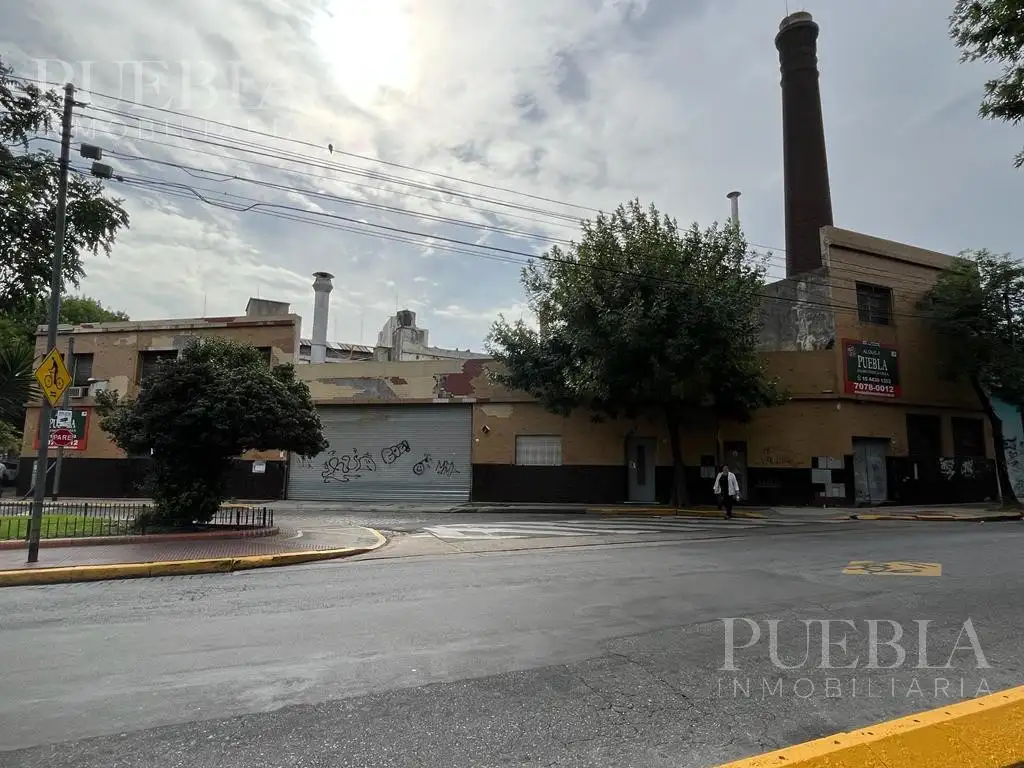 Galpón con oficinas en Alquiler - Distrito Tecnologico