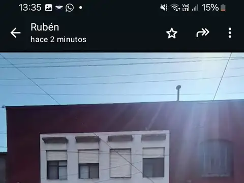 Local en alquiler o Venta en Quilmes centro. Doble altura. 214 m2 todos en planta baja. 4 banos, vestuarios y duchas. Entrada para vehiculos. Gran frente vidriado con rejas. 2 oficinas.