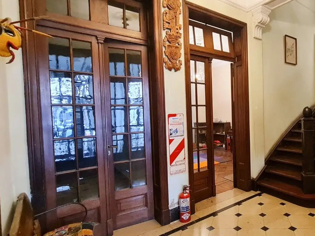 CASA ANTIGUA VENTA 9 AMBIENTES ALMAGRO