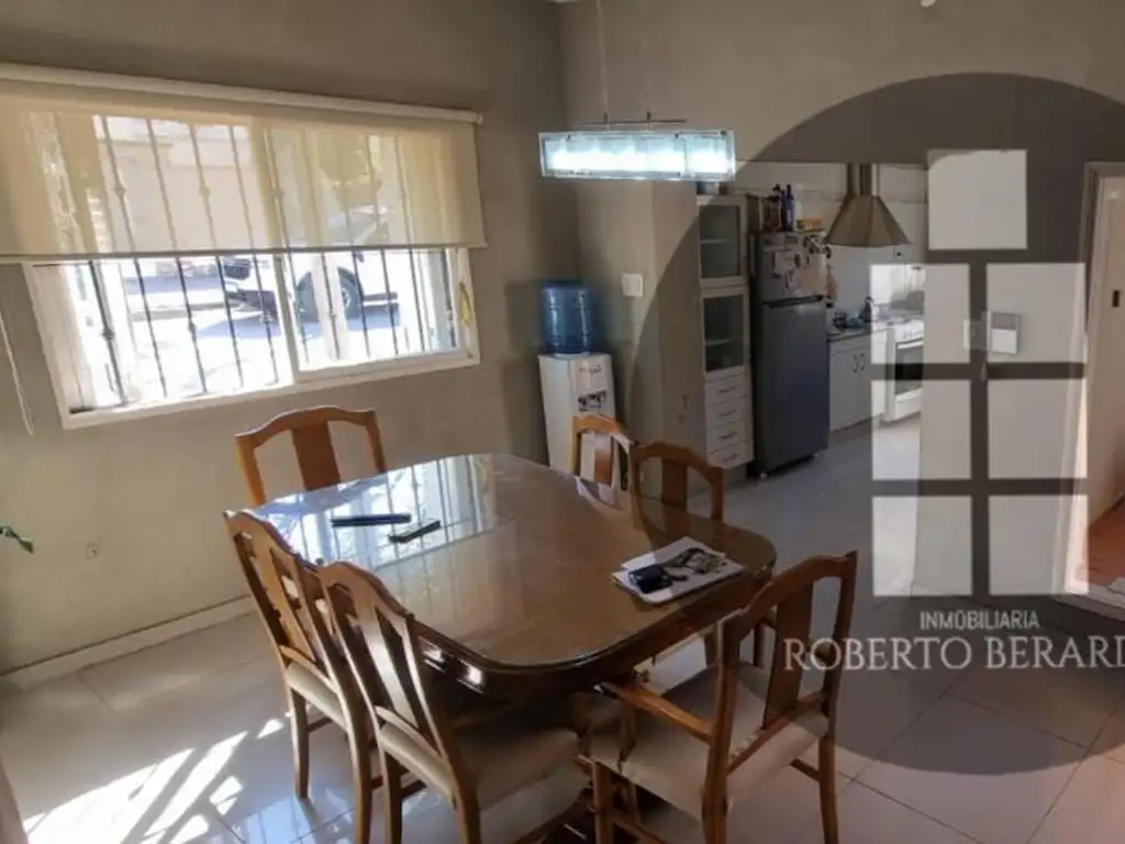 Se Vende Excelente Casa Más Galpón en esquina