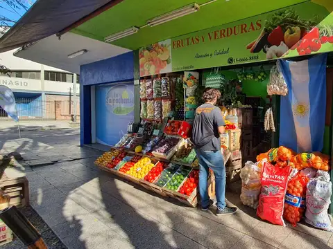 Local en Alquiler - $ 200.000