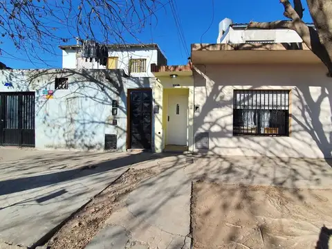 CASA DE PASILLO UNICO VENTA PATIO PARRILLERO BARRIO TRIANGULO ZONA SUR ROSARIO