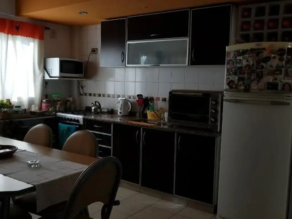 SE VENDE TRIPLEX 4 AMB VILLA LUGANO