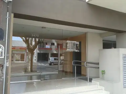 EXCELENTE SEMIPISO AL FRENTE SOBRE AVENIDA *BALCON*