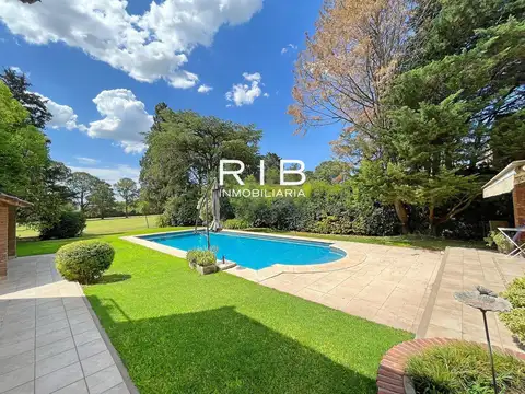 Impecable Propiedad al Golf sobre 1115 m2