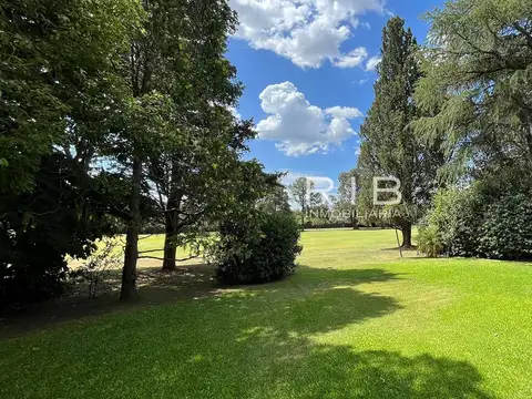 Casa en Venta - 8 ambientes - USD 445.000