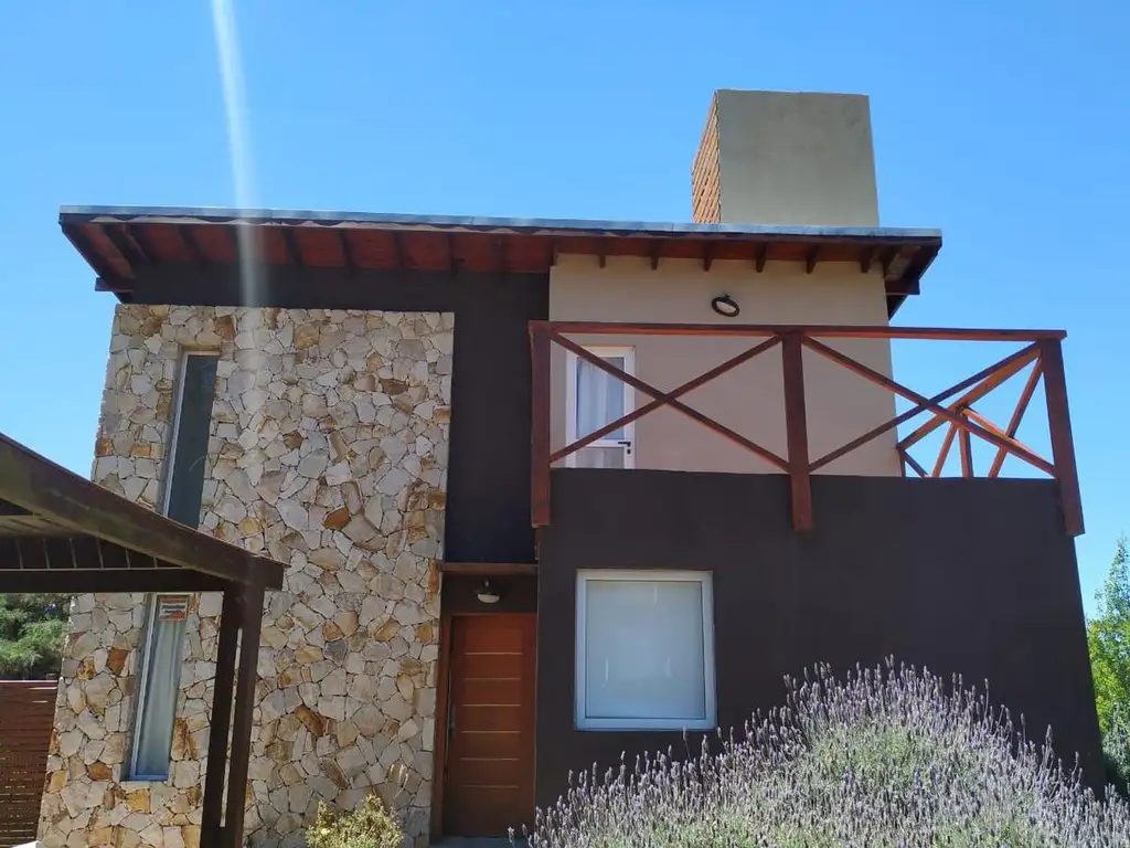 Casa en venta - 2 Dormitorios 2 Baños - Cochera - 620Mts2 - Mar Azul