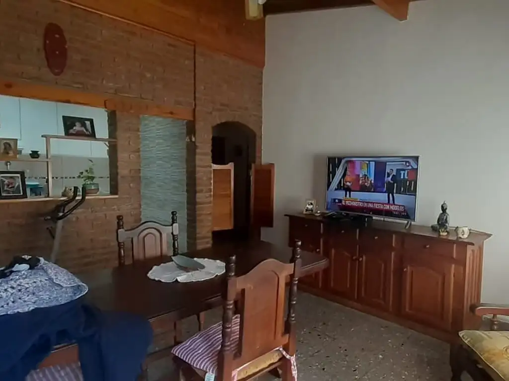 Excelente casa en venta. Apto crédito.