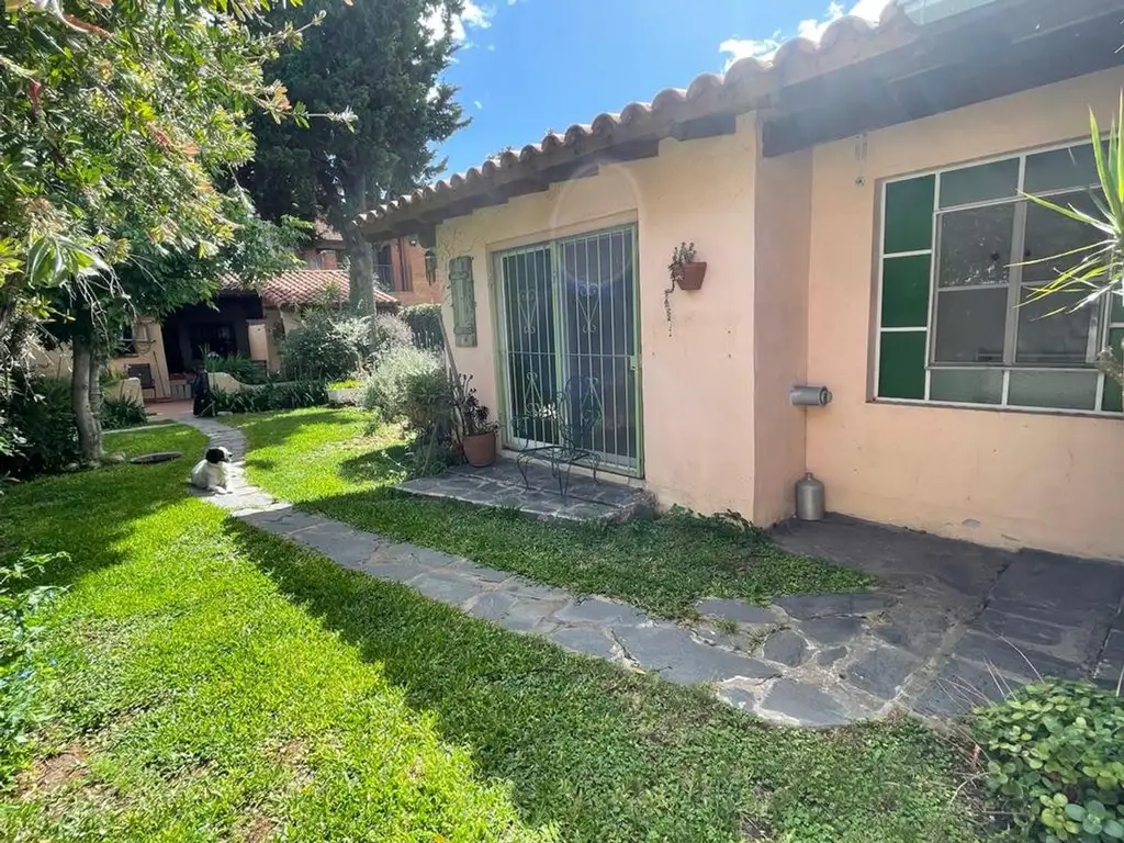 Excelente Casa con Jardín y Pileta en Zona con Buenos Accesos