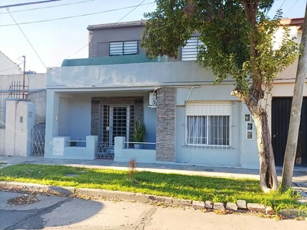 4 AMB. TIPO CASA AL FRENTE EN PLANTA BAJA CON INGRESO INDEPE