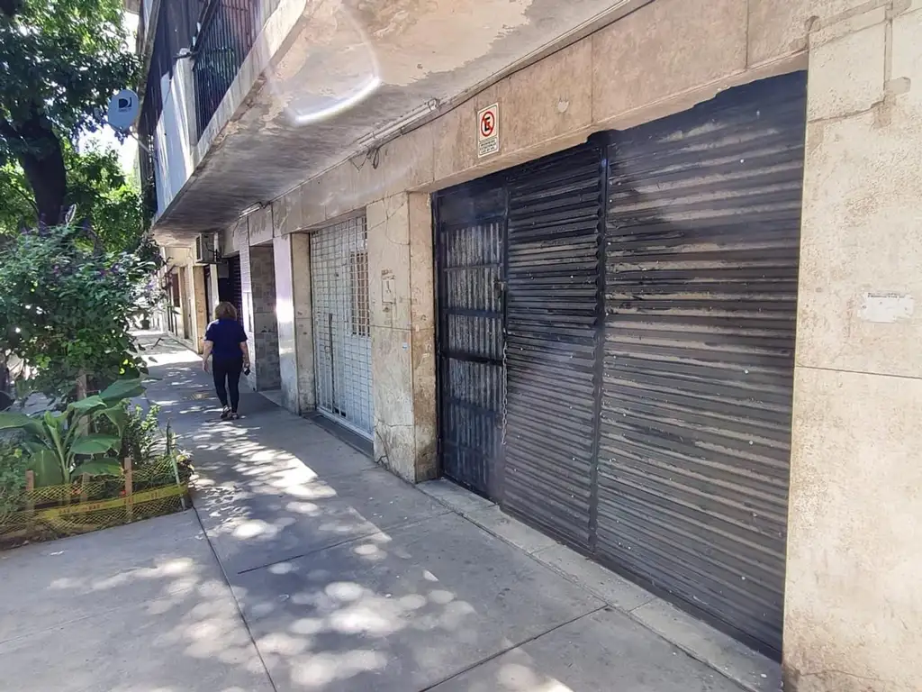 GREGORIO POMAR 4100, SE VENDE, DEPOSITO 1100 m2 en PH