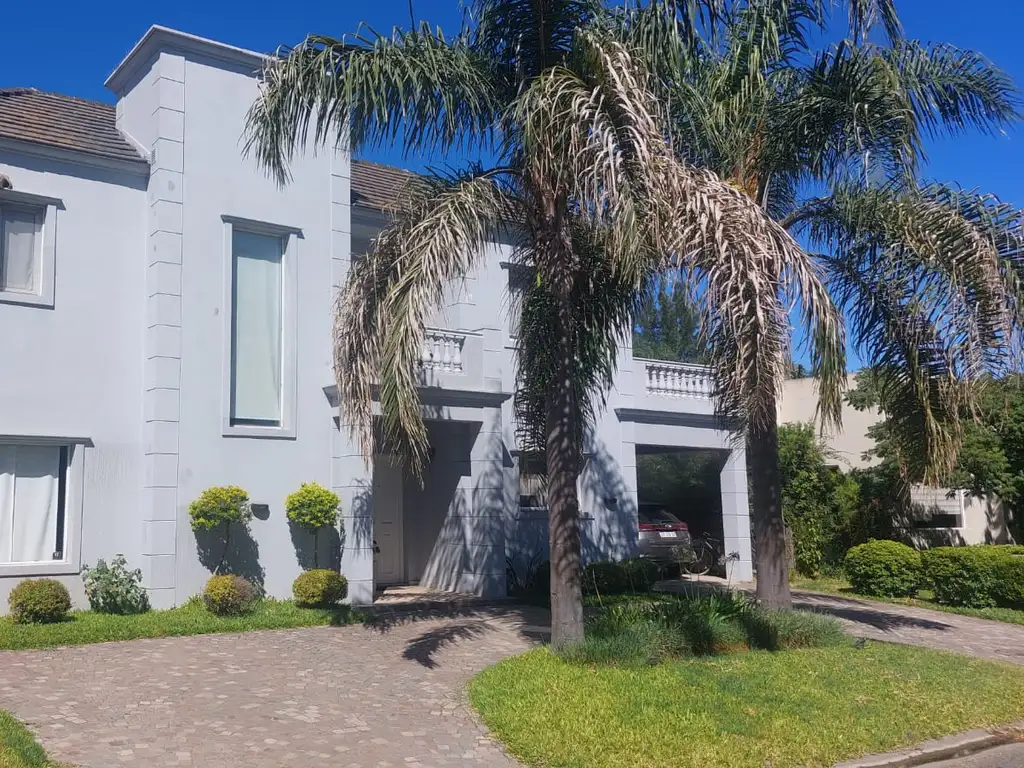 CASA A LA VENTA EN BARRIO CERRARO, ESCOBAR