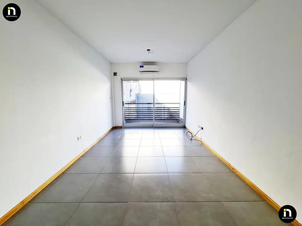 Almagro-Hermoso depto 2 amb c/balcón, cochera fija y cubierta en edificio 5 años antigüedad.-VENTA