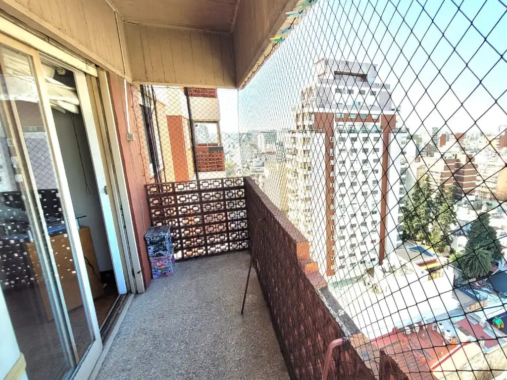 Excelente ubicacion 4 Ambientes Balcon al frente y al lateral, Cochera Fija, Cubierta Apta camioneta