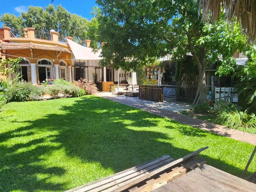 Casa tipo Ph con acceso privado San Isidro La Calabria gran jardin tres dormitorios