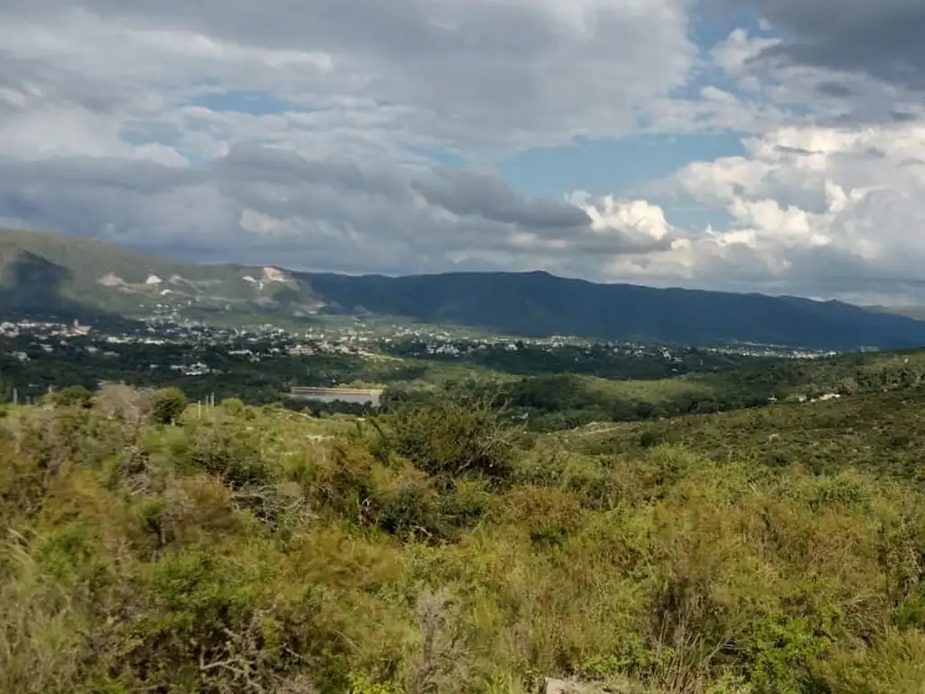 La Falda Lote con vistas panoramicas escritura