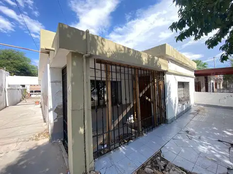 CASA A DEMOLER EN VILLA ADELA