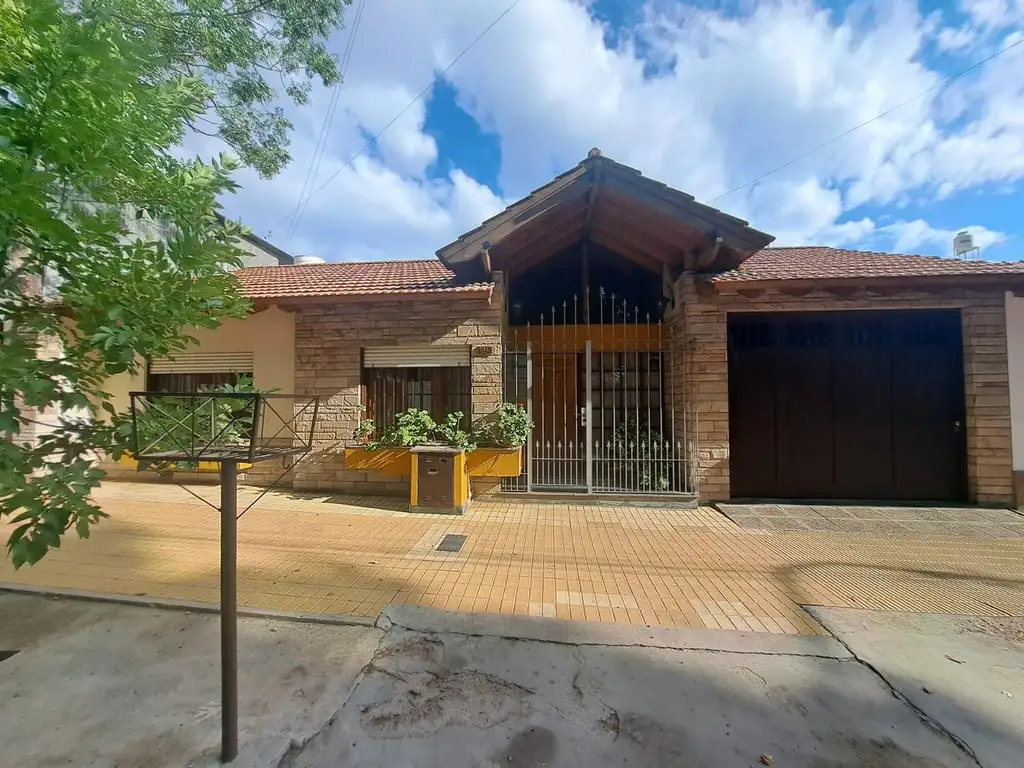 VENDO CASA EN GODOY CRUZ