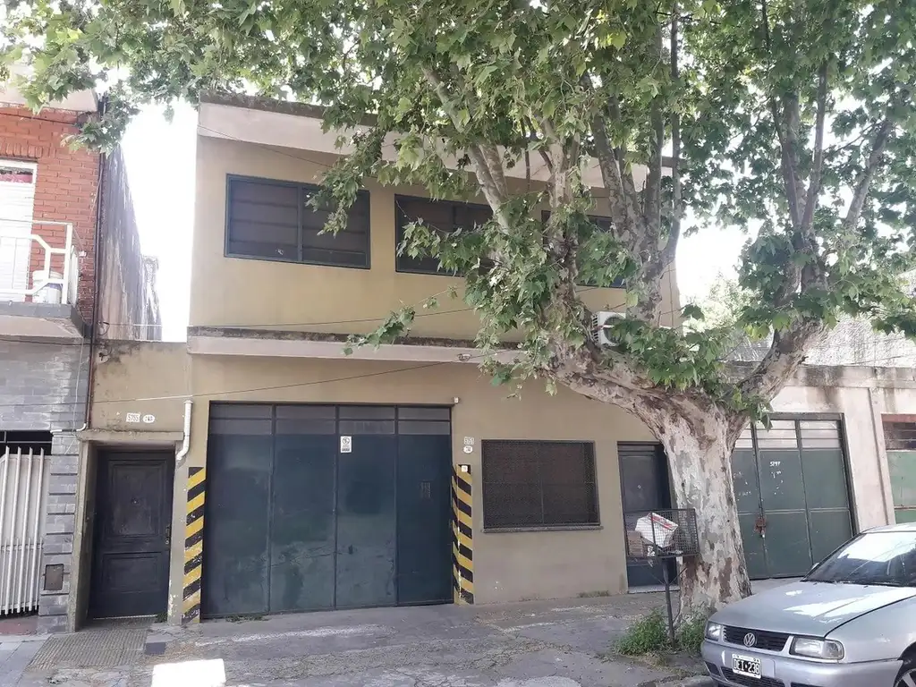 ¡PRECIO REBAJADO! Galpón con 3 baños, oficina y 2 vestuarios