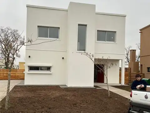 Ricordi Negocios Inmobiliarios, Casa Santa Elena, Pilar del este! - Foto 0